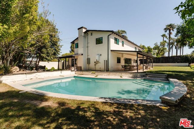 23278 Aetna Street, Woodland Hills, CA 91367