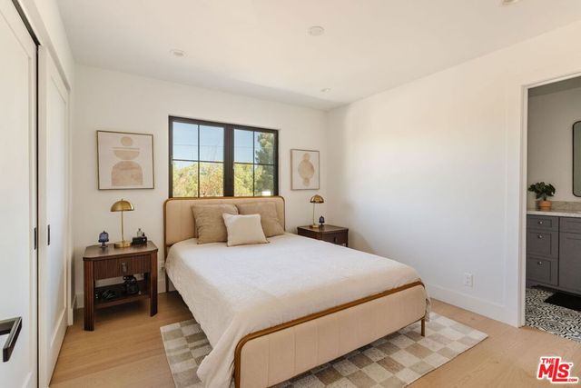 23278 Aetna Street, Woodland Hills, CA 91367