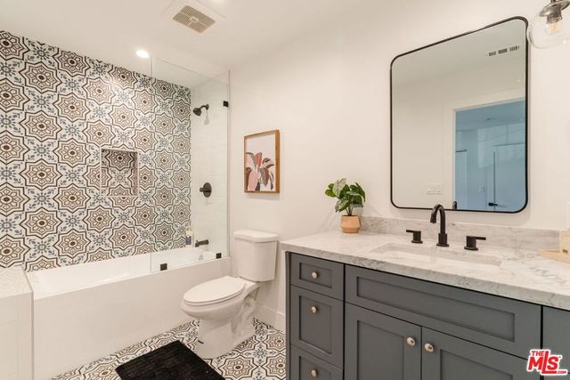 23278 Aetna Street, Woodland Hills, CA 91367