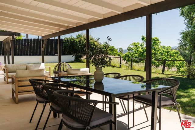 23278 Aetna Street, Woodland Hills, CA 91367