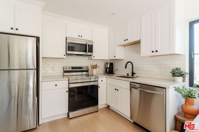 23278 Aetna Street, Woodland Hills, CA 91367