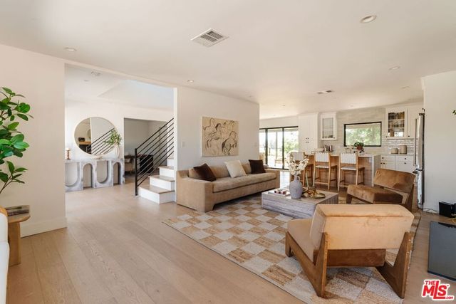 23278 Aetna Street, Woodland Hills, CA 91367