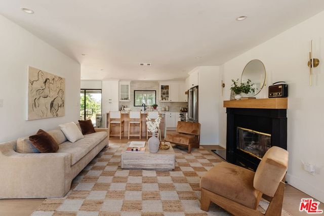 23278 Aetna Street, Woodland Hills, CA 91367