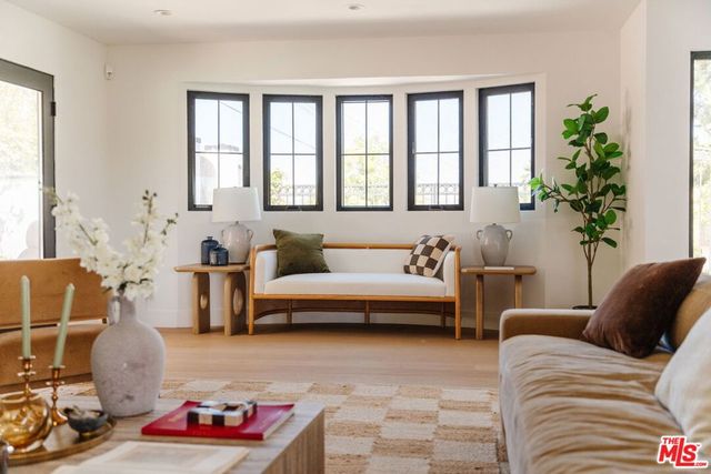 23278 Aetna Street, Woodland Hills, CA 91367