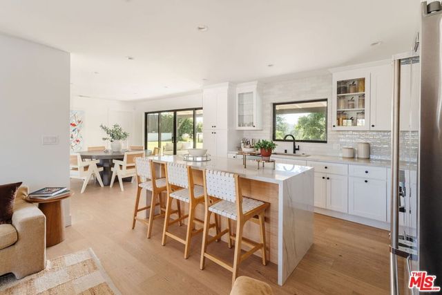 23278 Aetna Street, Woodland Hills, CA 91367