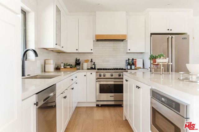 23278 Aetna Street, Woodland Hills, CA 91367