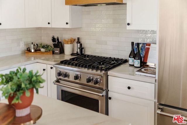 23278 Aetna Street, Woodland Hills, CA 91367