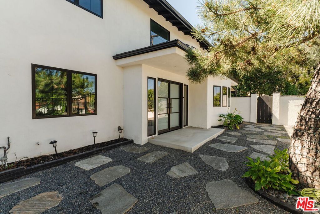 23278 Aetna Street, Woodland Hills, CA 91367