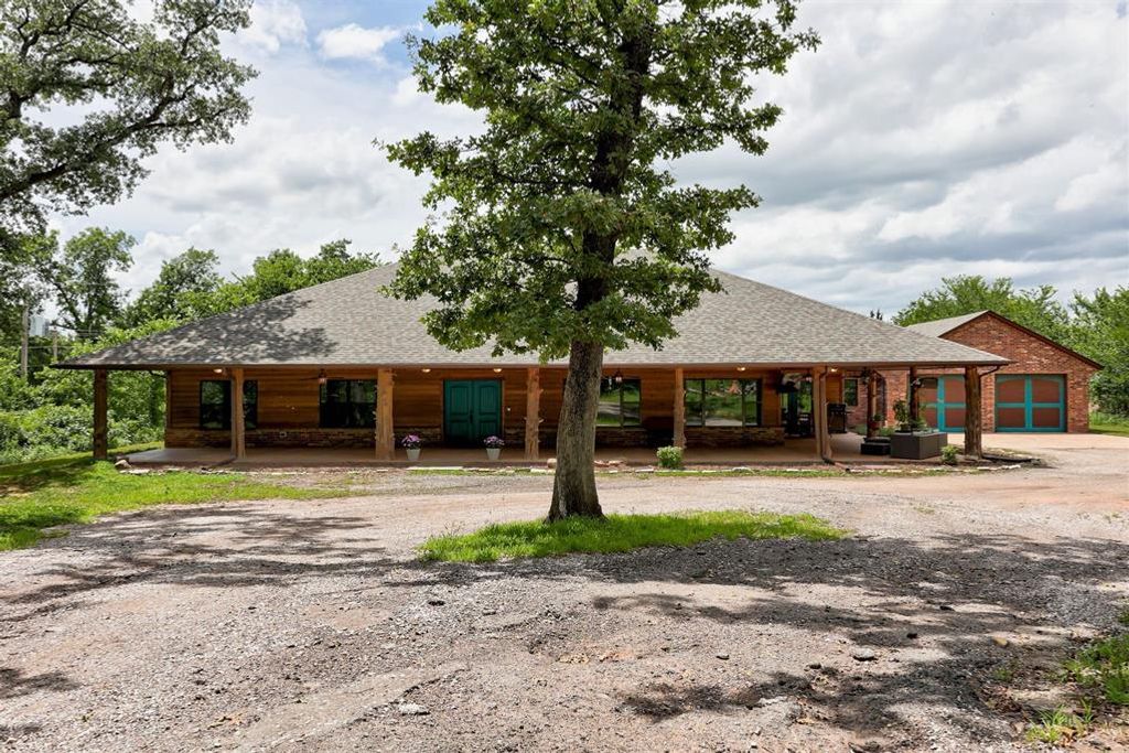 1128 Flaming Oaks Drive, Norman, OK 73026