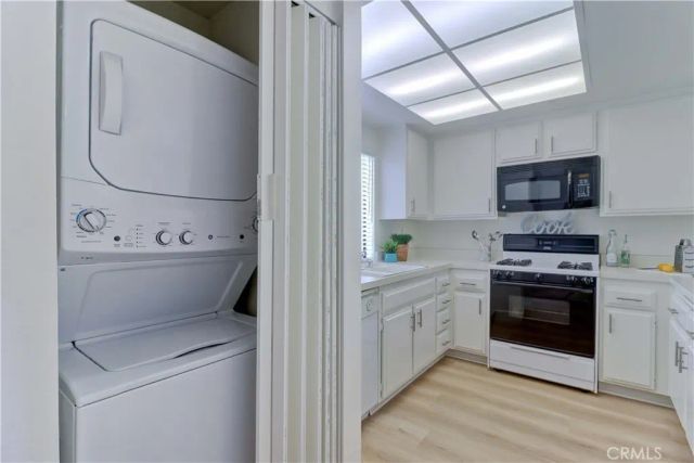8877 Tulare 313-B, Huntington Beach, CA 92646