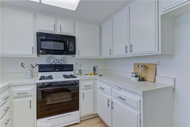 8877 Tulare 313-B, Huntington Beach, CA 92646