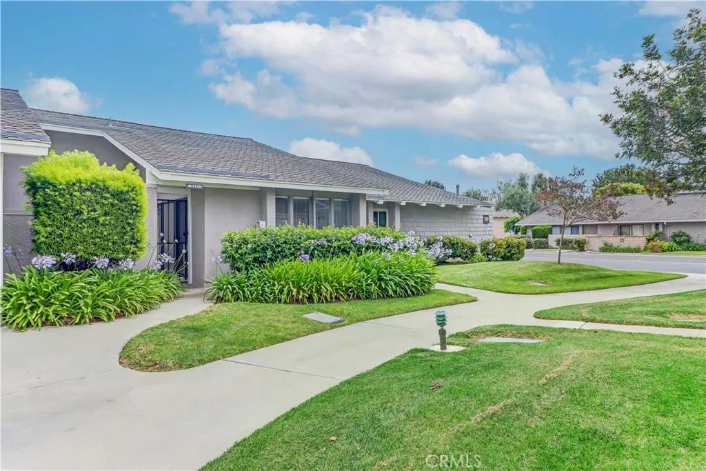 8877 Tulare 313-B, Huntington Beach, CA 92646