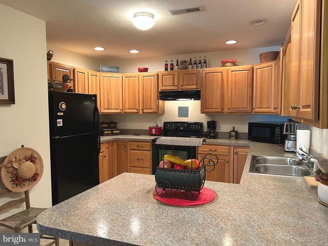 1390 VILLAGE DR, Spring Grove, PA 17362