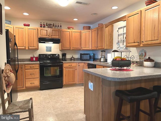 1390 VILLAGE DR, Spring Grove, PA 17362
