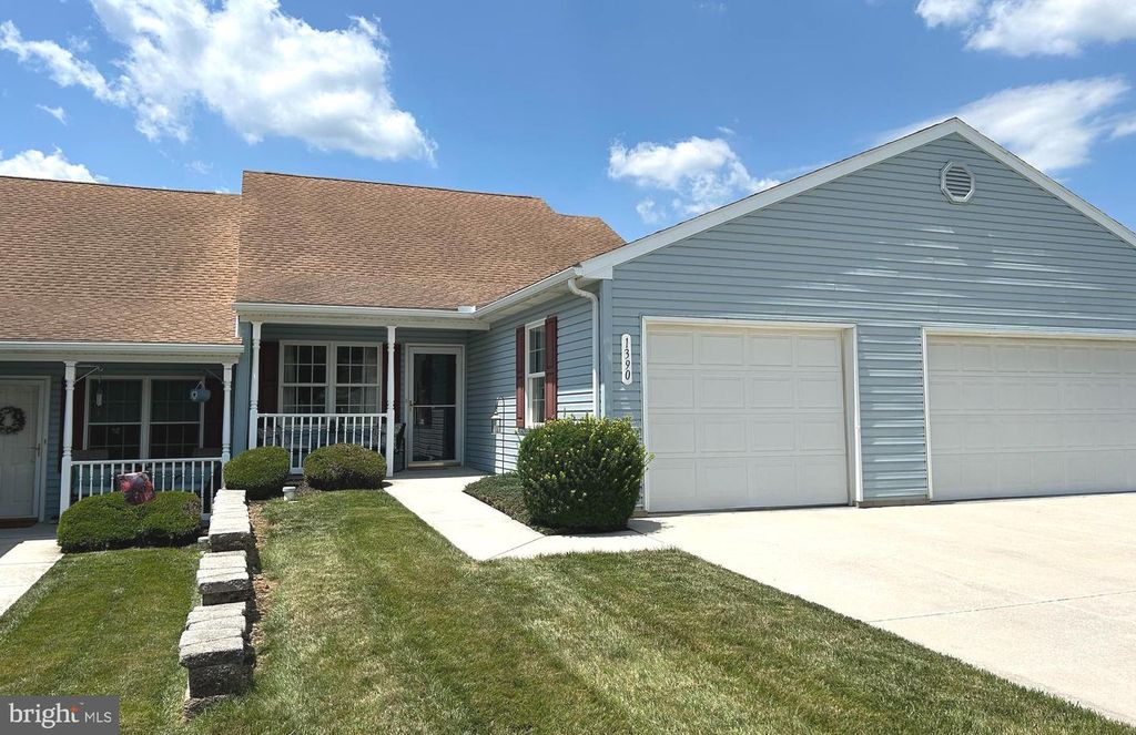 1390 VILLAGE DR, Spring Grove, PA 17362