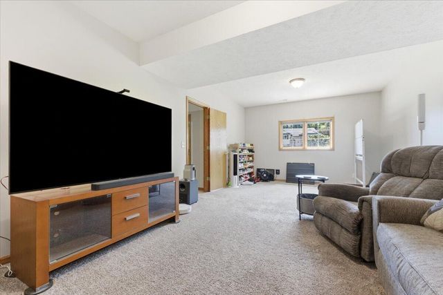 112 DODDS Circle, Council Bluffs, IA 51503