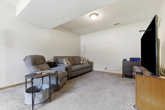 112 DODDS Circle, Council Bluffs, IA 51503