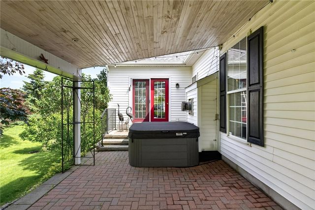 1508 Coral Drive, Farmington, NY 14425