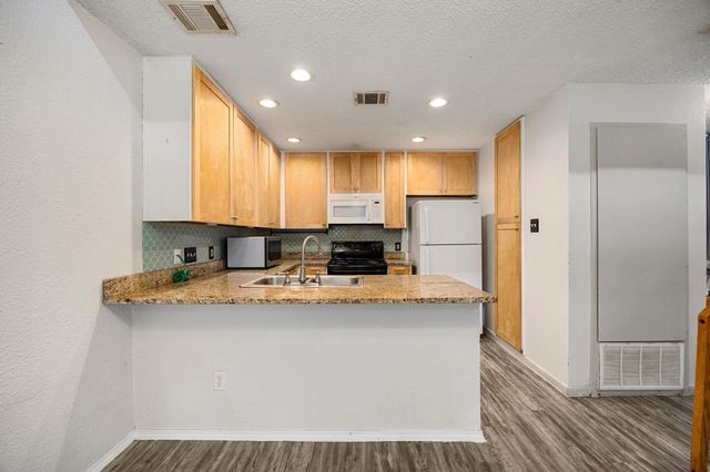 1748 Ohlen RD 42, Austin, TX 78757
