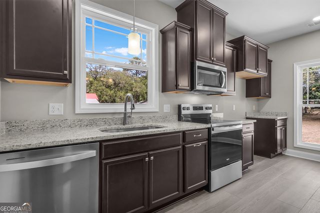 2235 Alaska Street, Savannah, GA 31404