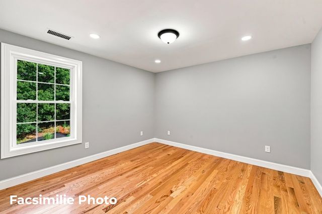 14 Lovell Road, Stratham, NH 03885