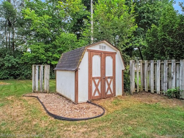 5430 River Ridge Drive, Flushing Charter Township, MI 48433