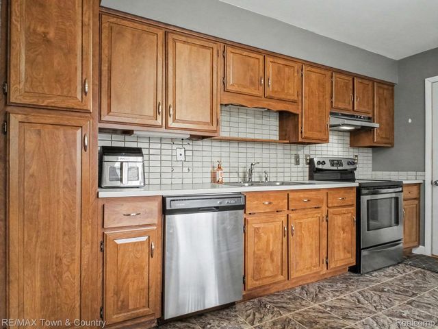 5430 River Ridge Drive, Flushing Charter Township, MI 48433