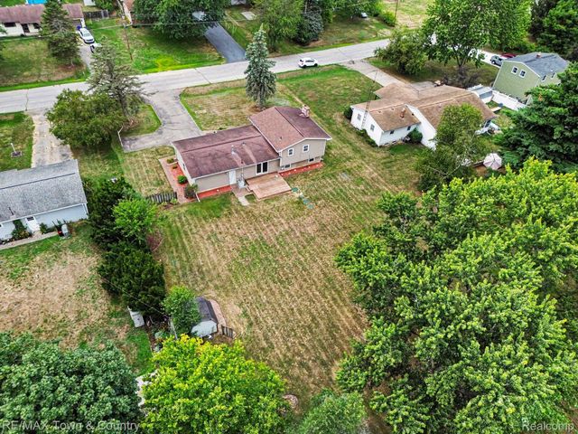 5430 River Ridge Drive, Flushing Charter Township, MI 48433