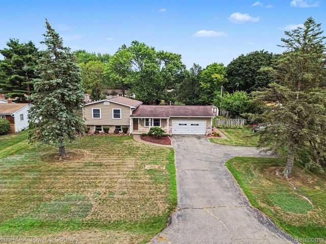 5430 River Ridge Drive, Flushing Charter Township, MI 48433