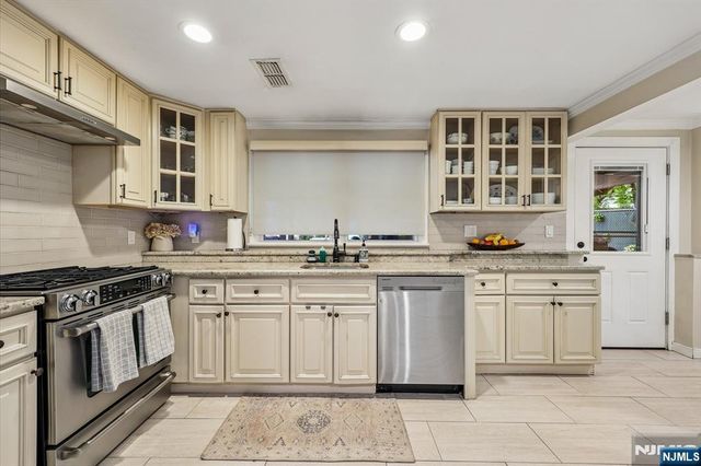 88 Stelling Avenue, Maywood, NJ 07607