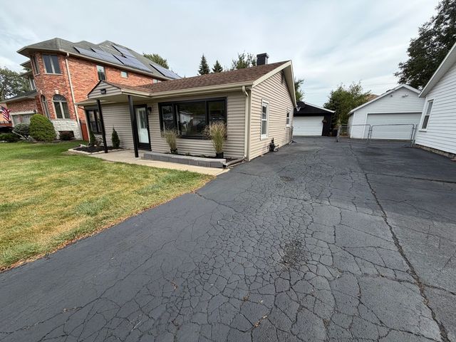 6449 W 84th Street, Burbank, IL 60459