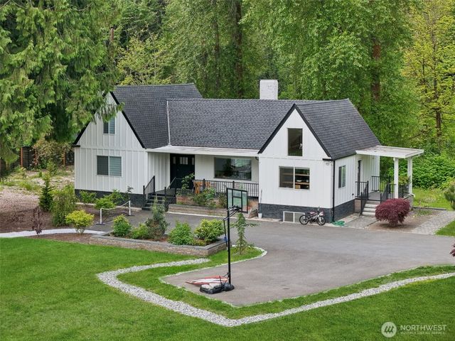 18725 NE 128th Way, Redmond, WA 98052