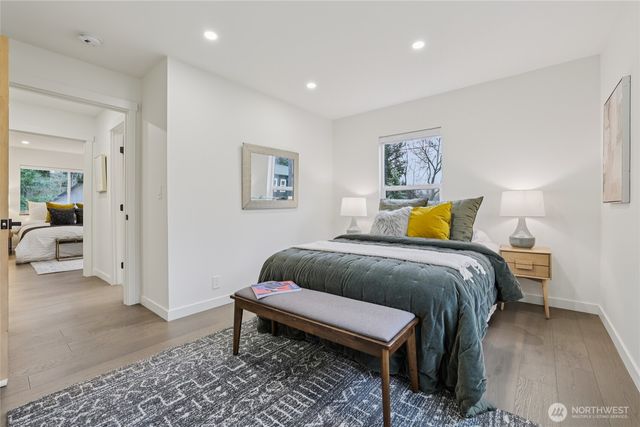 18725 NE 128th Way, Redmond, WA 98052