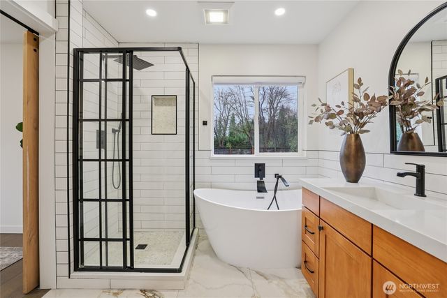 18725 NE 128th Way, Redmond, WA 98052