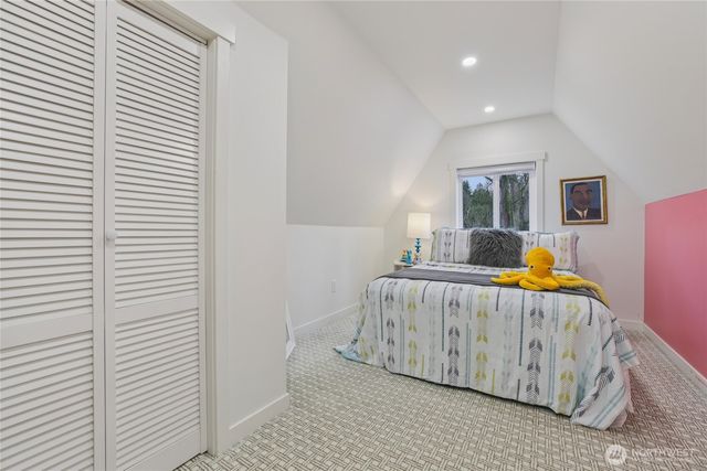 18725 NE 128th Way, Redmond, WA 98052