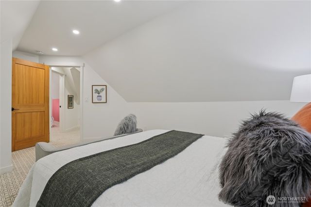 18725 NE 128th Way, Redmond, WA 98052