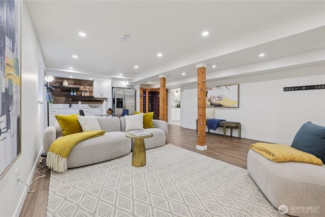 18725 NE 128th Way, Redmond, WA 98052