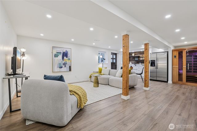 18725 NE 128th Way, Redmond, WA 98052