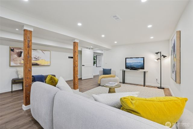 18725 NE 128th Way, Redmond, WA 98052