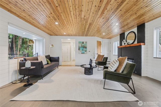 18725 NE 128th Way, Redmond, WA 98052