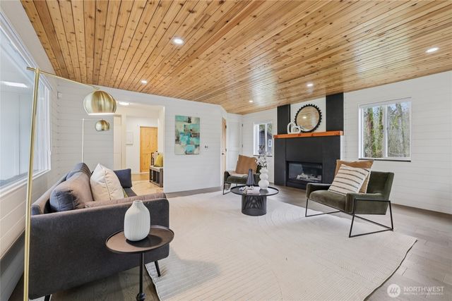 18725 NE 128th Way, Redmond, WA 98052