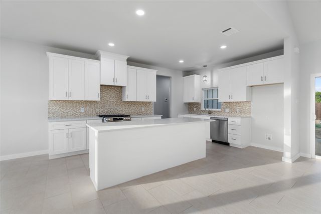 548 Highview Court, Godley, TX 76044