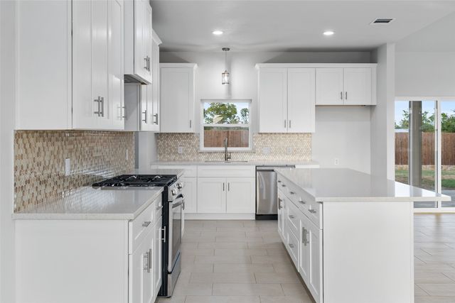 548 Highview Court, Godley, TX 76044