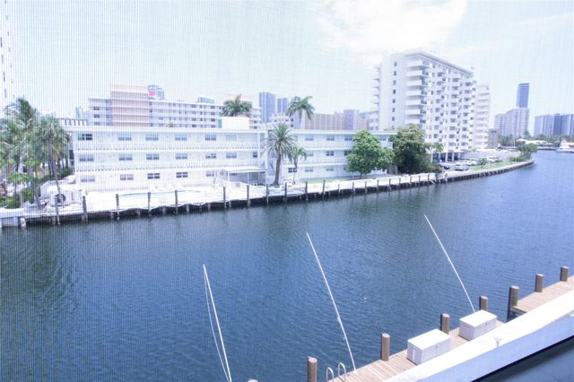 440 Paradise Isle Boulevard 304, Hallandale Beach, FL 33009