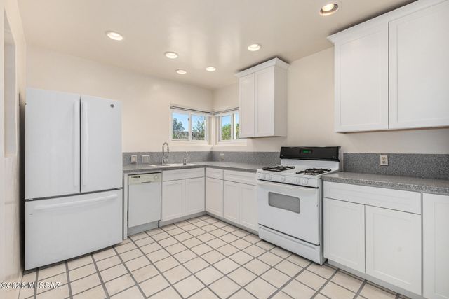 2250 E Silver Street, Tucson, AZ 85719