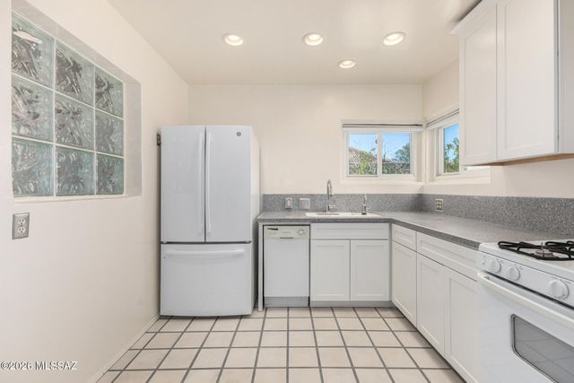 2250 E Silver Street, Tucson, AZ 85719