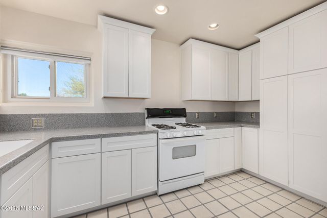 2250 E Silver Street, Tucson, AZ 85719