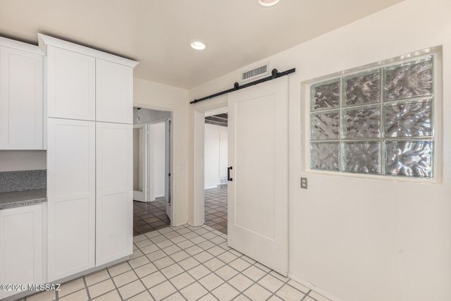 2250 E Silver Street, Tucson, AZ 85719