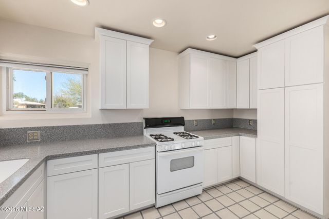 2250 E Silver Street, Tucson, AZ 85719