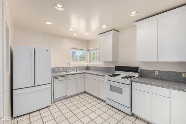 2250 E Silver Street, Tucson, AZ 85719